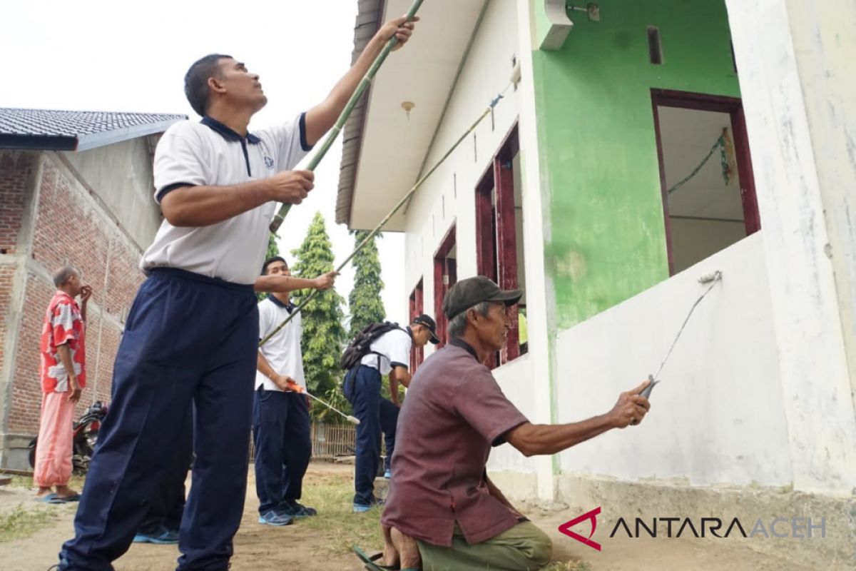 Karya Bakti Lanal Lhokseumawe renovasi rumah ibadah