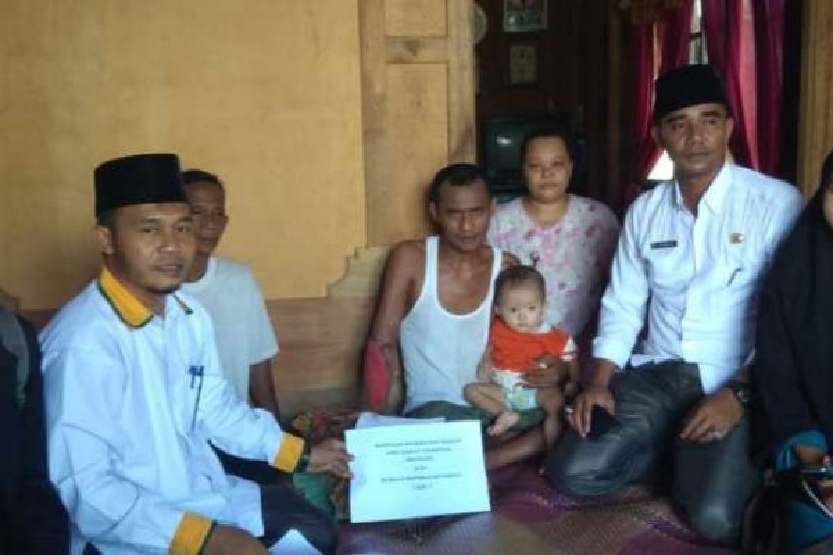 Besuk Nelayan Derita Penyakit Kulit, Baznas Bengkalis Beri Bantuan
