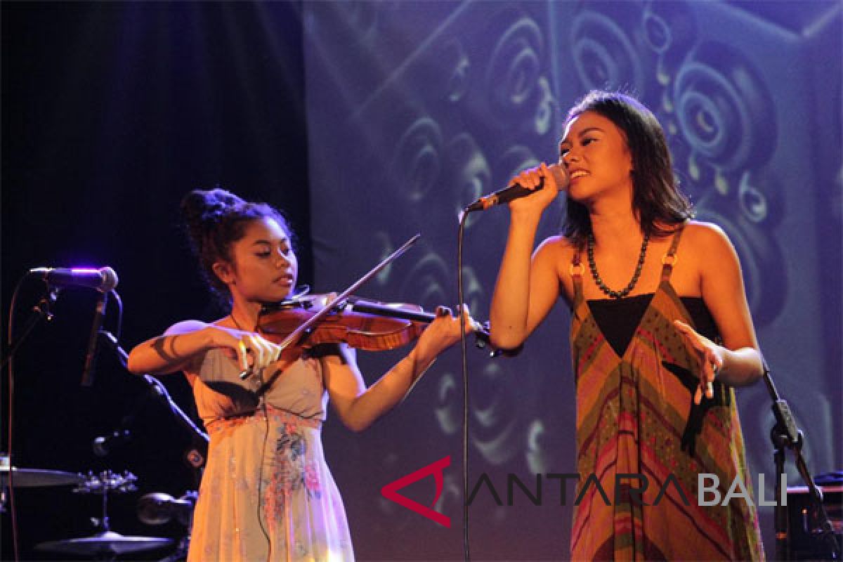 Musisi muda Nusa Penida Bali 