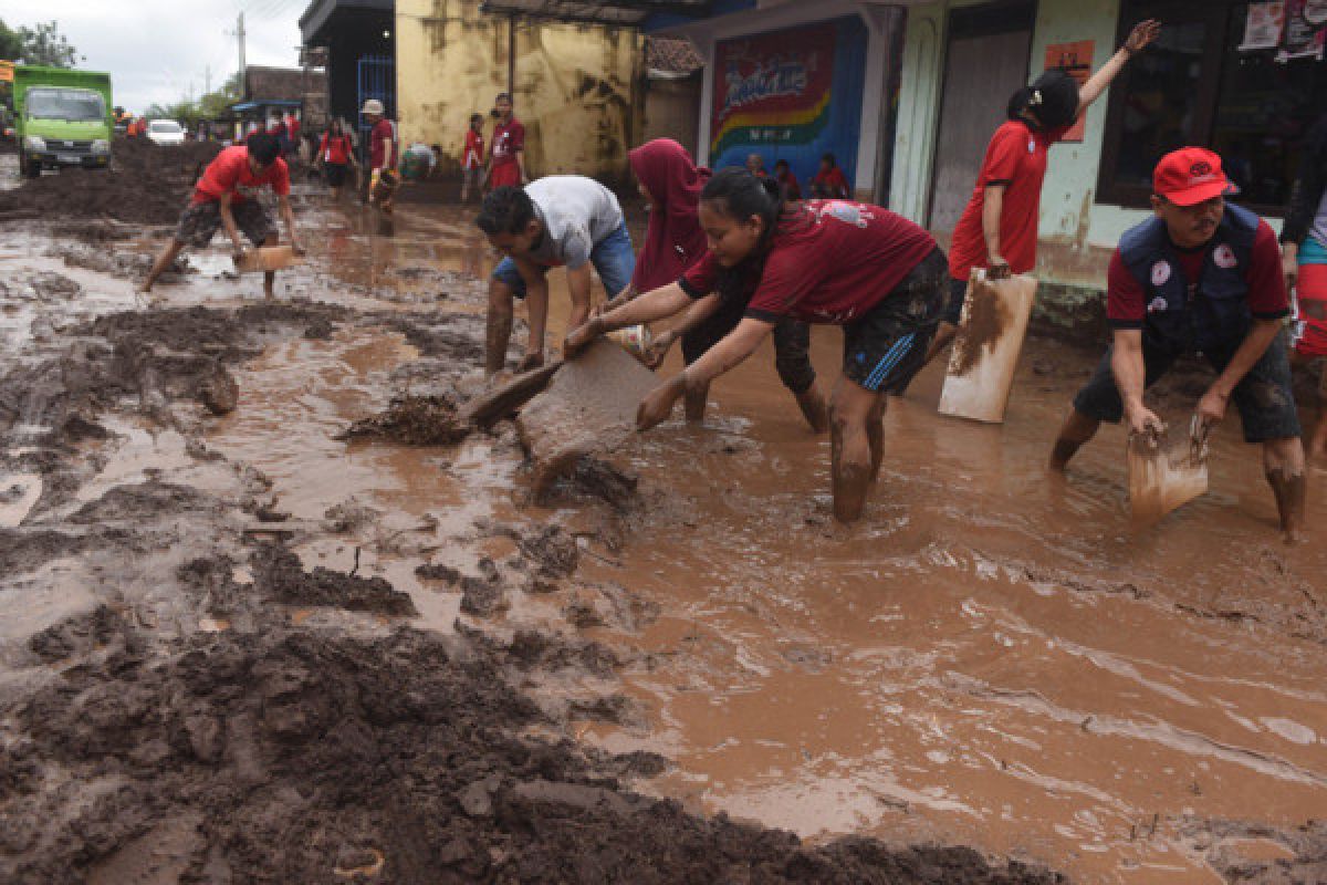 Kemensos salurkan Rp1,15 miliar penanganan banjir bandang Banyuwangi