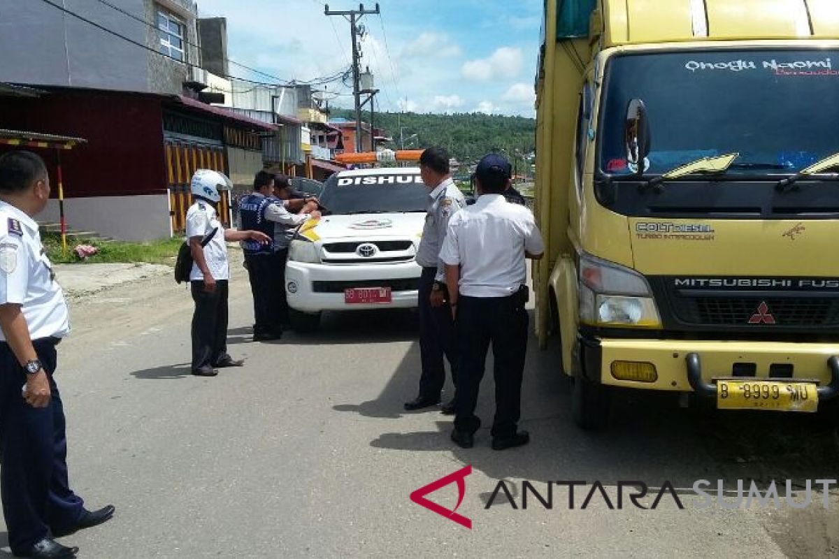 Dishub gunungsitoli tilang 400 kendaraan langgar perda