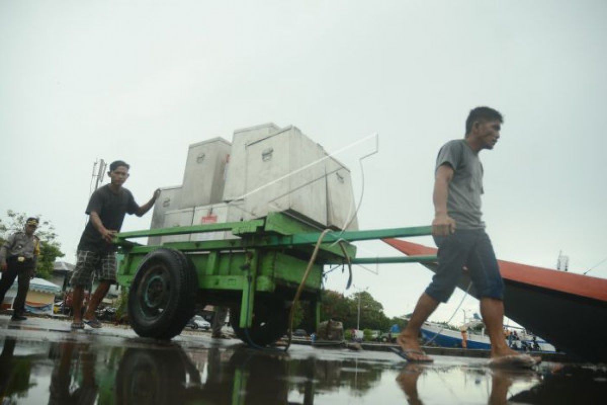 Distribusi logistik Pilkada Kalbar dijamin lancar