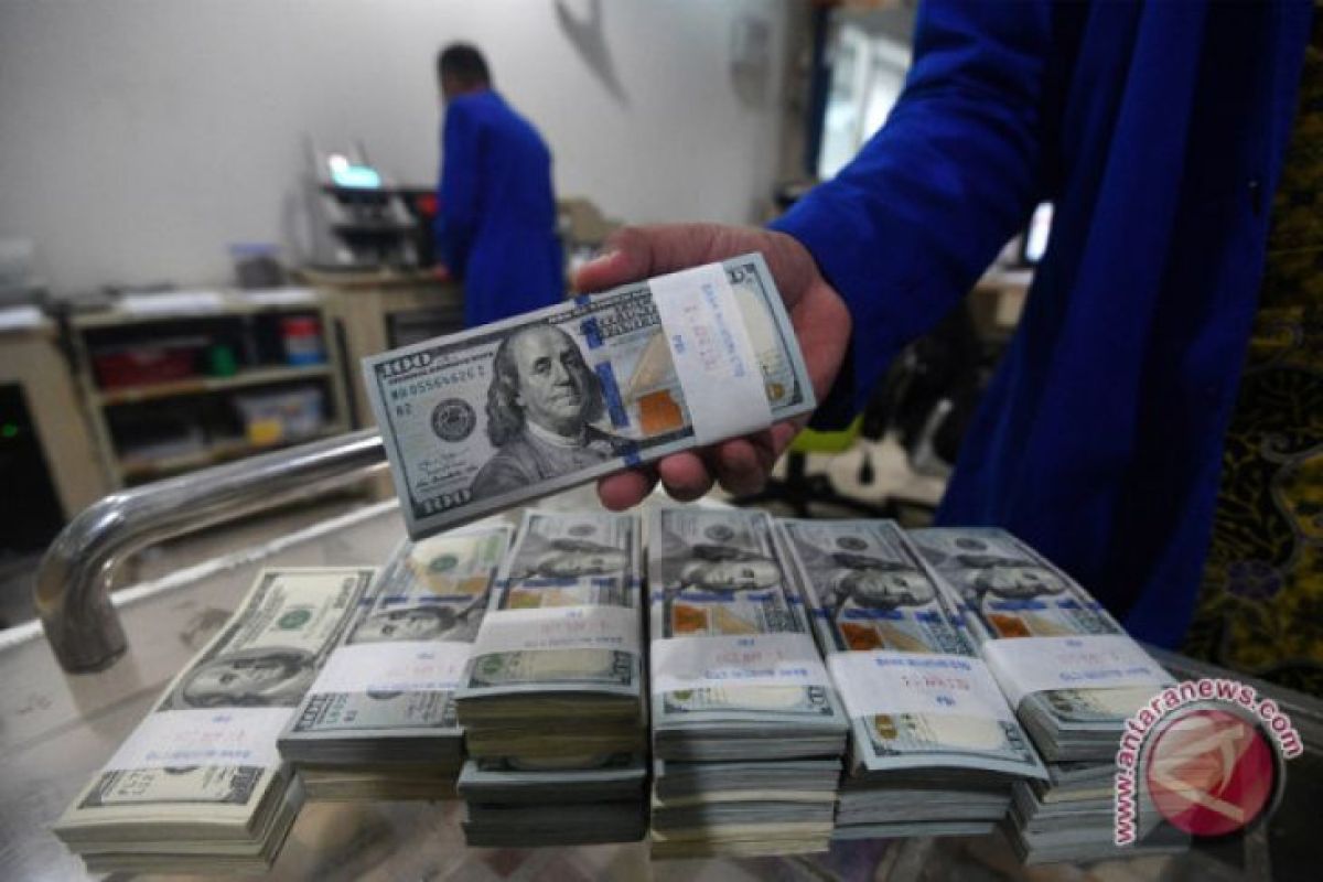 Kekhawatiran perang dagang mereda, dolar mulai melemah
