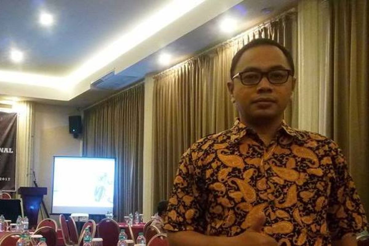 Panwaslu Padang turunkan spanduk mengandung unsur SARA di daerah Kuranji