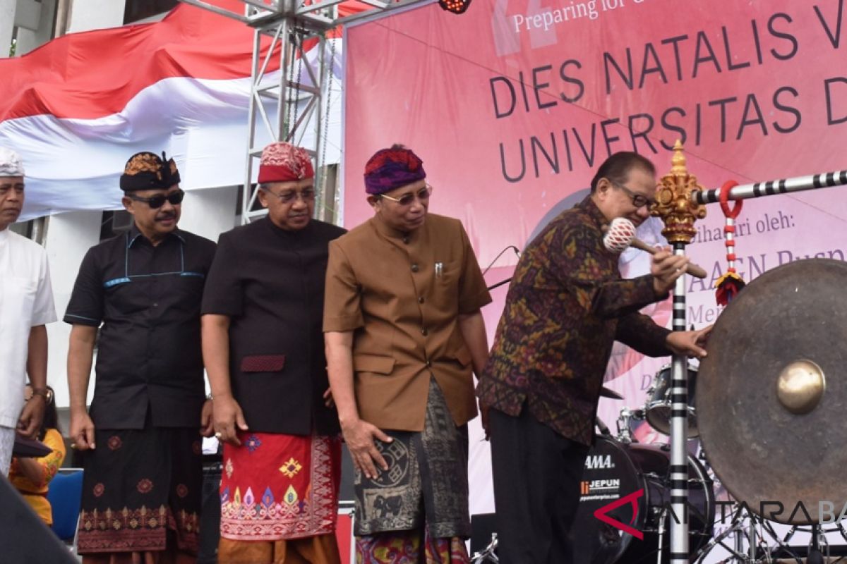 Menteri Puspayoga buka pameran budaya Undhira