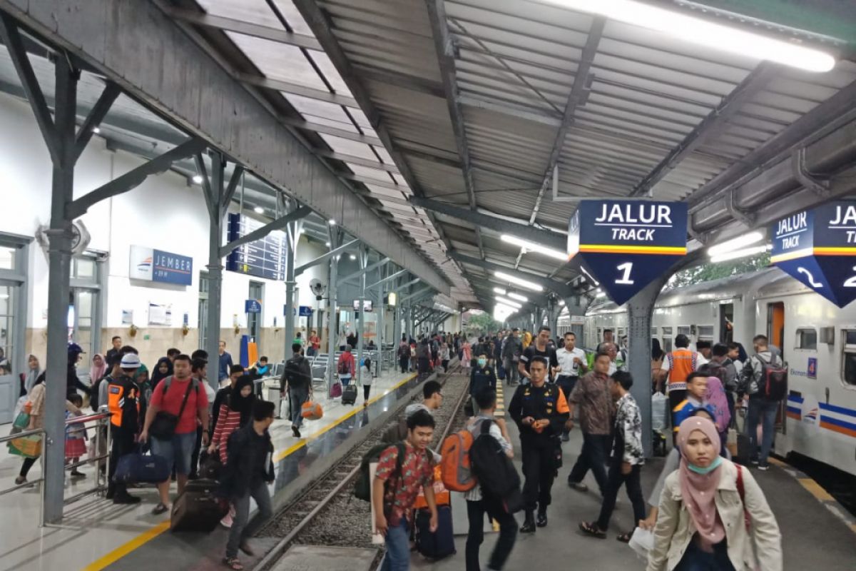 Jumlah Penumpang Turun di Stasiun Gubeng Meningkat