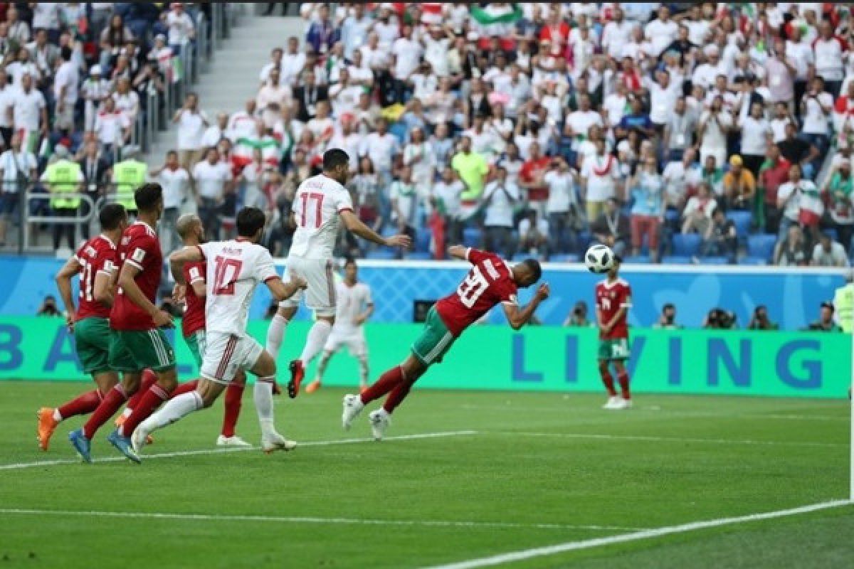 Iran tekuk Maroko 1-0 berkat gol bunuh diri di ujung laga