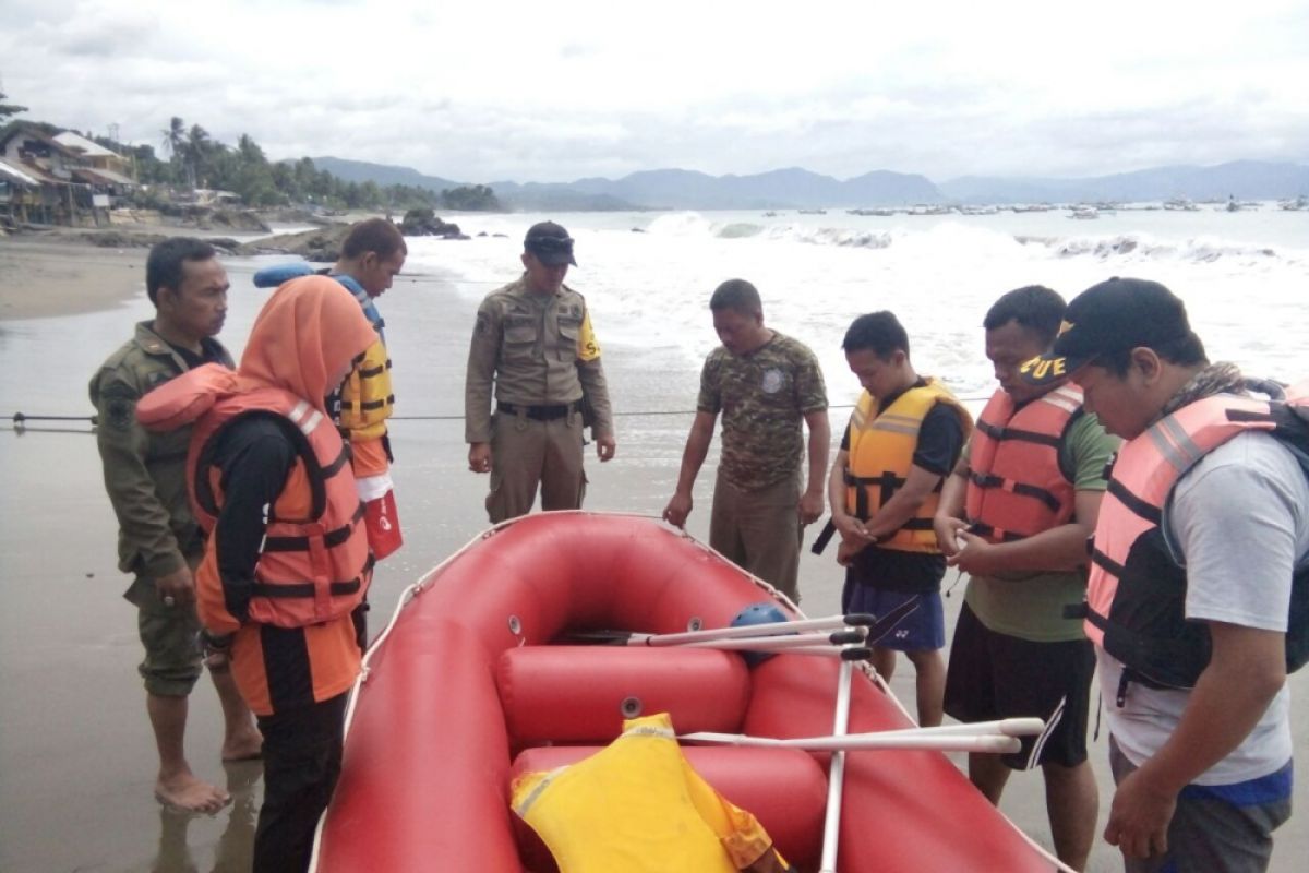 43 Wisatawan tenggelam di laut Sukabumi