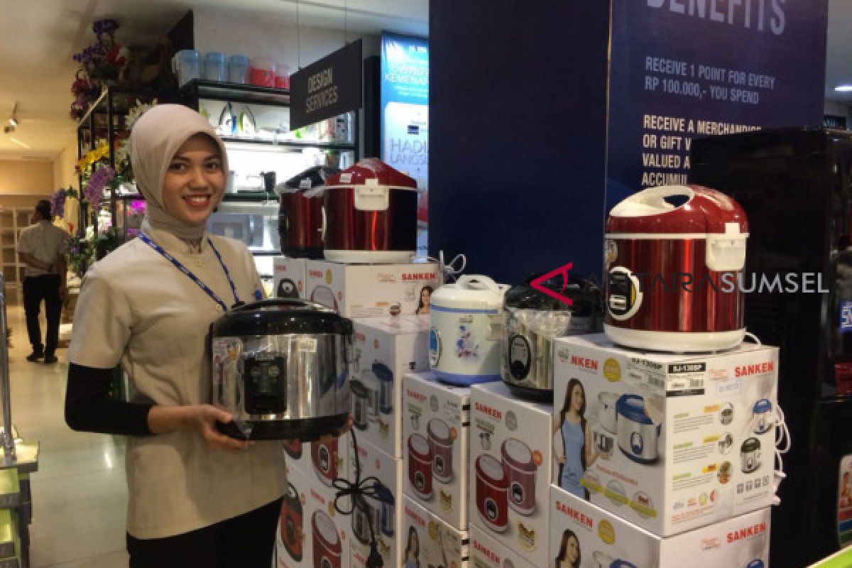 Tukar tambah televisi dan "rice cooker" bekas di Informa