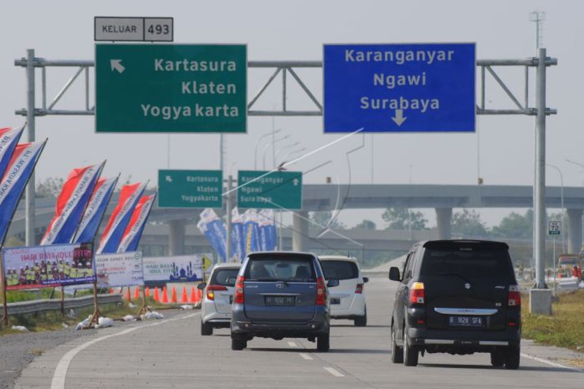 Pelaku UMKM mendaftar isi area istirahat di jalan tol