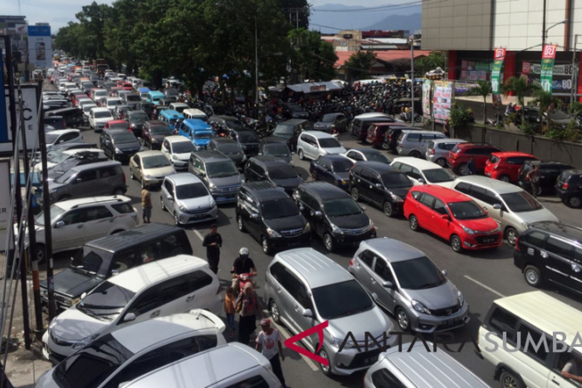 Pusat perbelanjaan, titik kemacetan di Padang