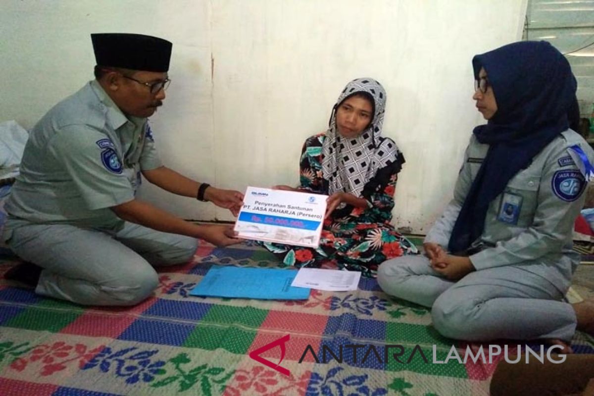 Jasa Raharja Lampung berikan santunan korban kecelakaan