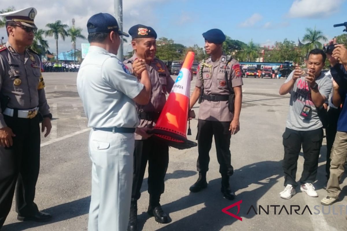 Jasa Raharja Sultra serahkan hibah sarana pencegah kecelakaan