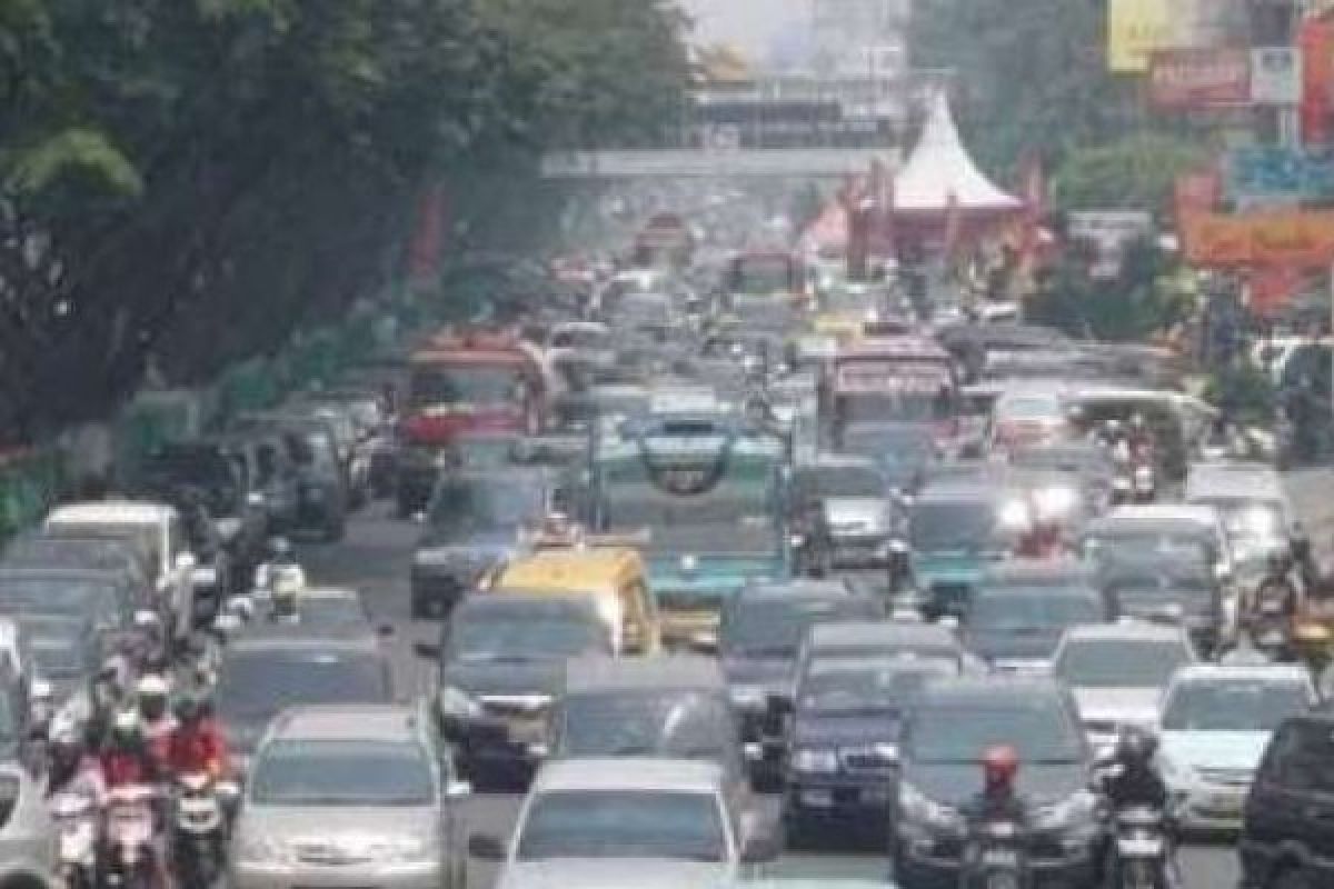 Jelang Lebaran, Jalan Sekitar Pusat Perbelanjaan di Pekanbaru Macet