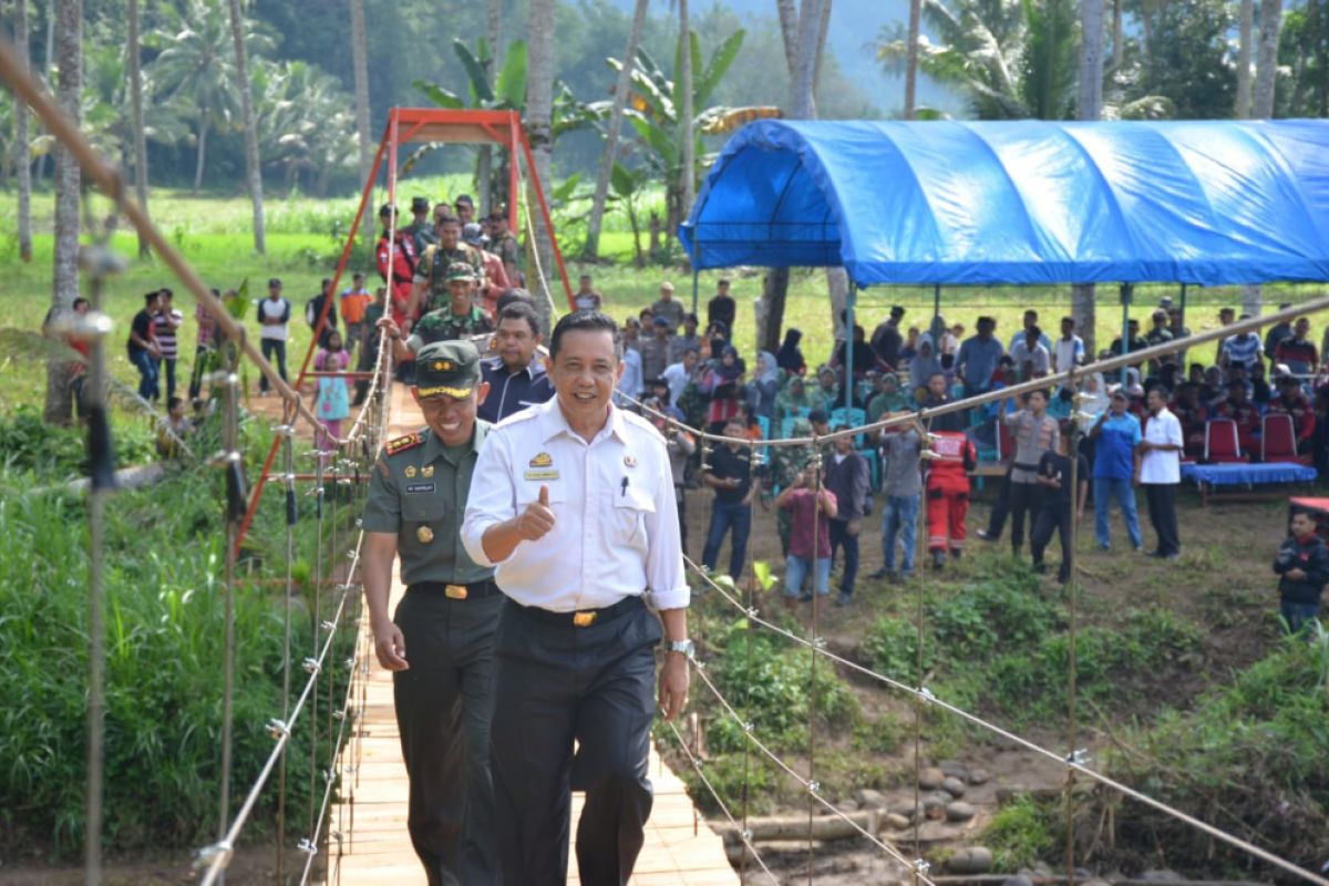 Bupati Sinjai resmikan jembatan gantung Kambuno