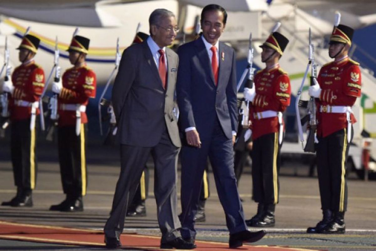 Jokowi jemput Mahathir di Bandara Halim