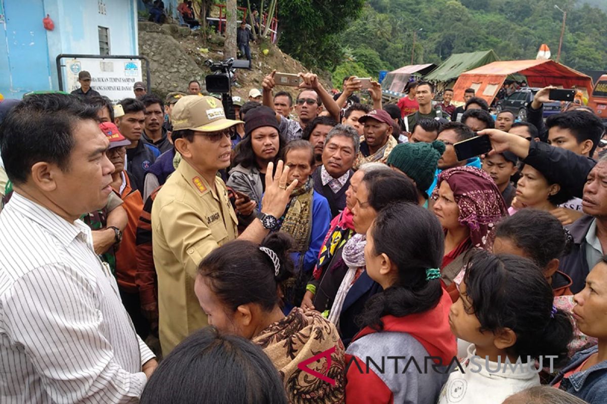 Bupati minta keluarga tunggu korban di RS (Video)