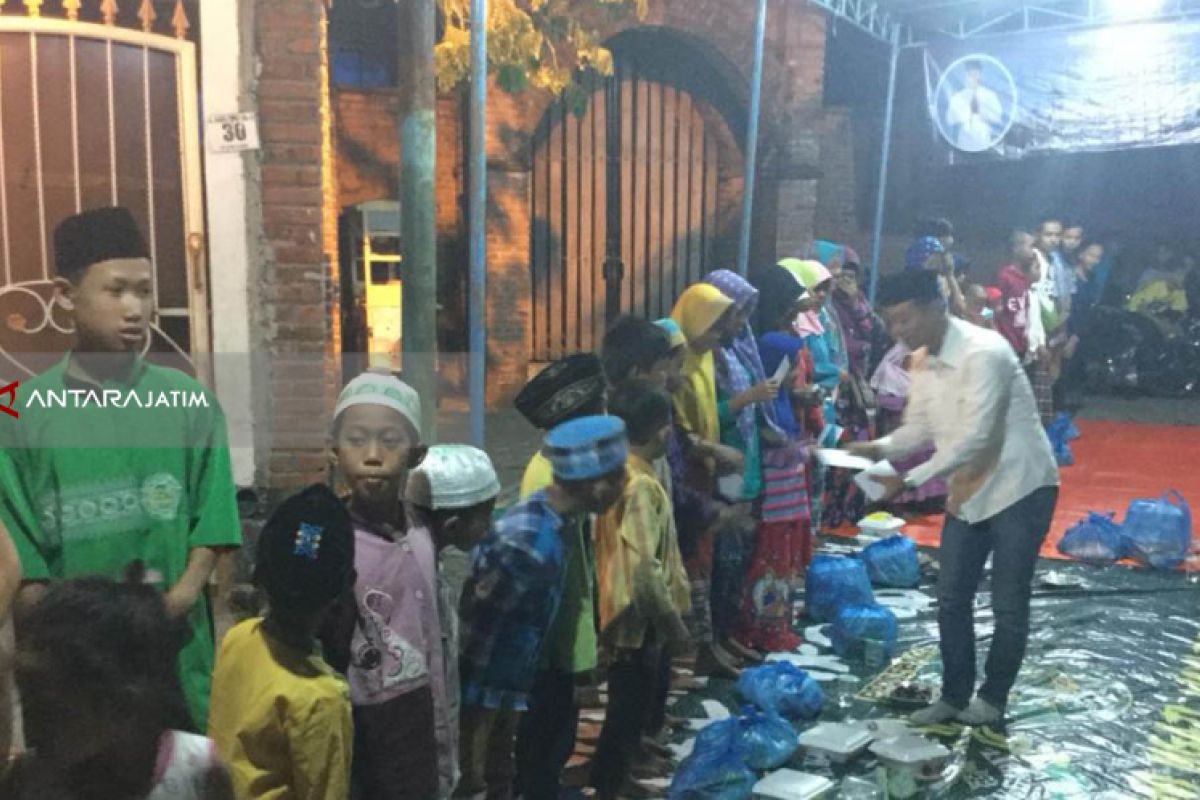 Legislator Santuni Ratusan Anak Yatim dan Janda di Surabaya