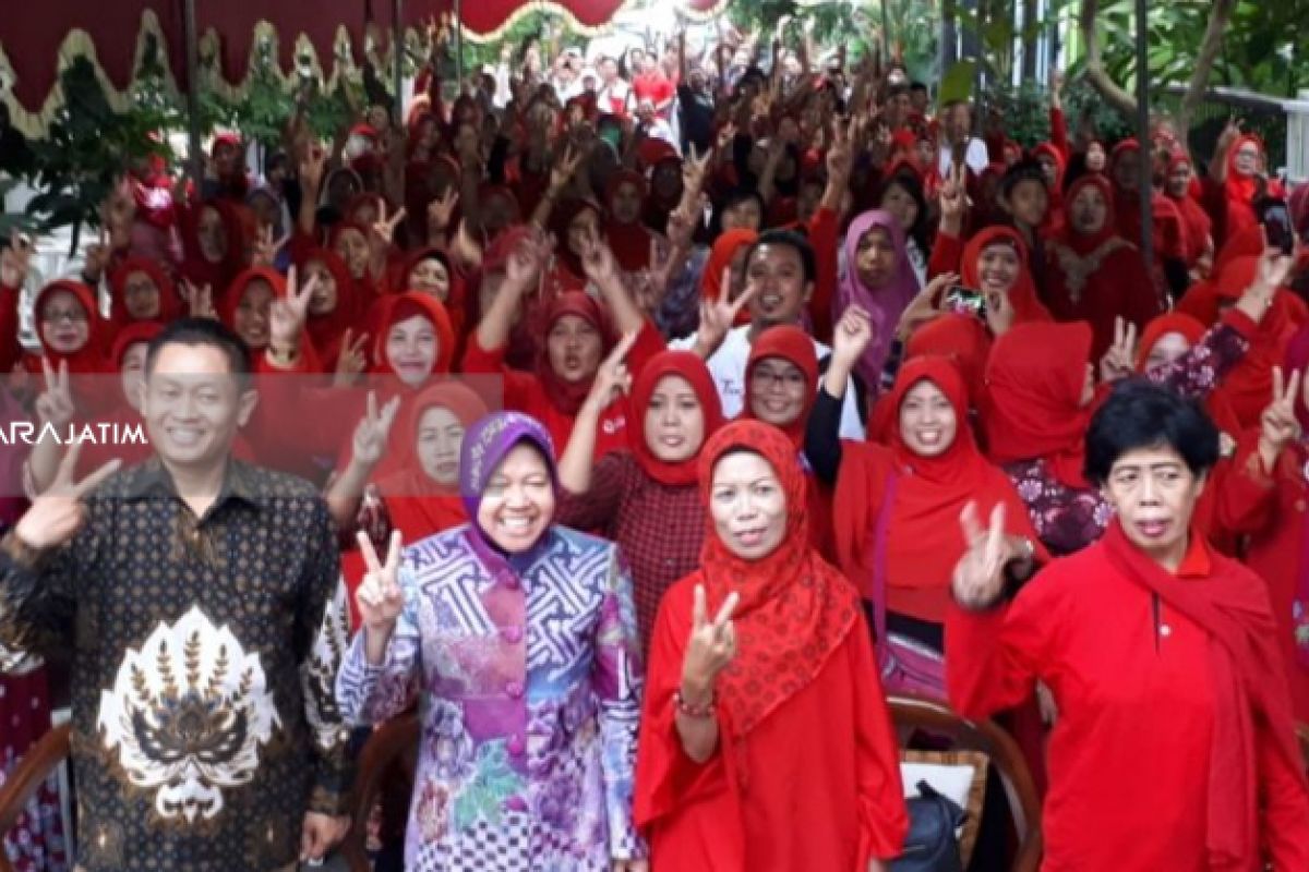 Risma Ajak Relawan Lingkungan Surabaya Pilih Gus Ipul-Puti
