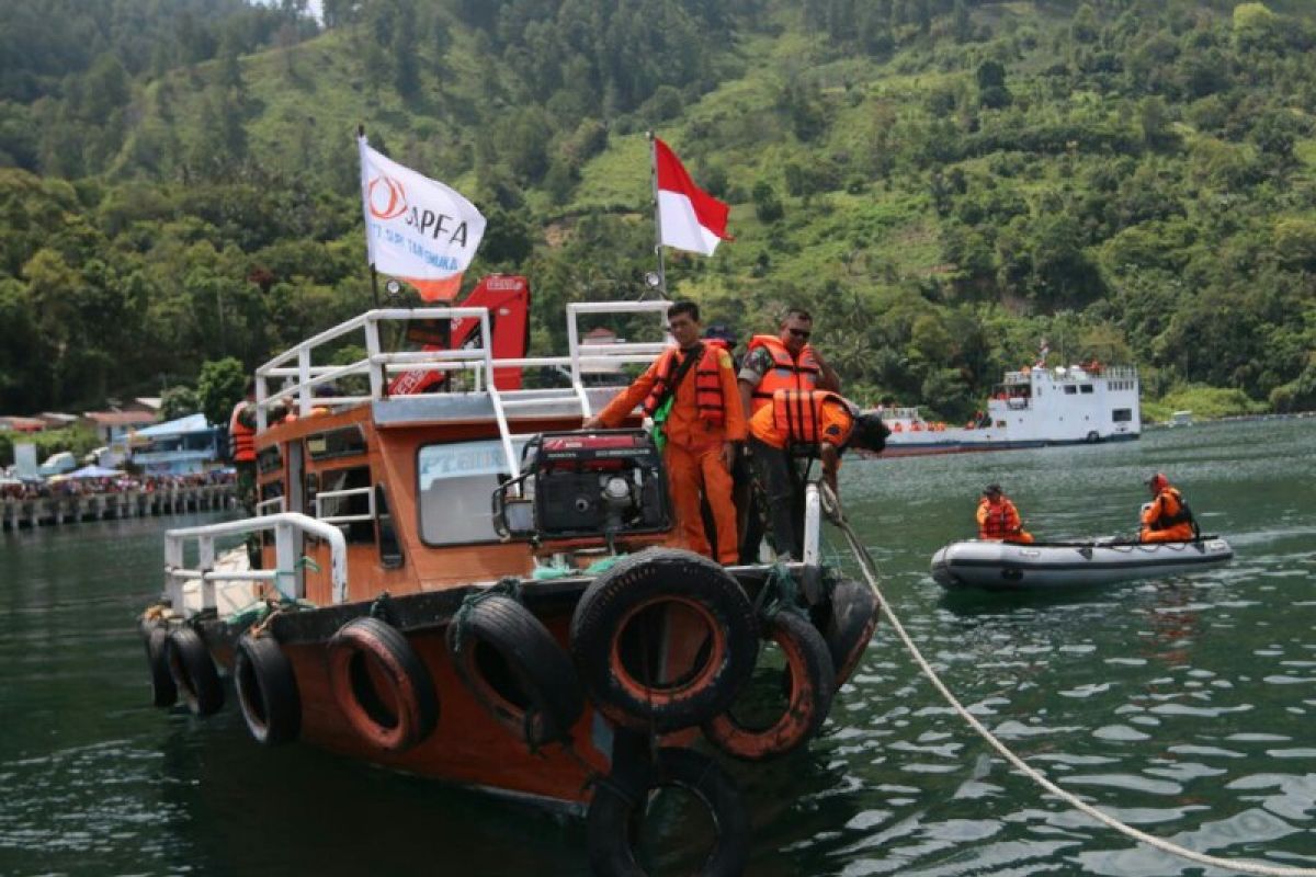 Misi kemanusiaan Japfa kapal tenggelam Danau Toba