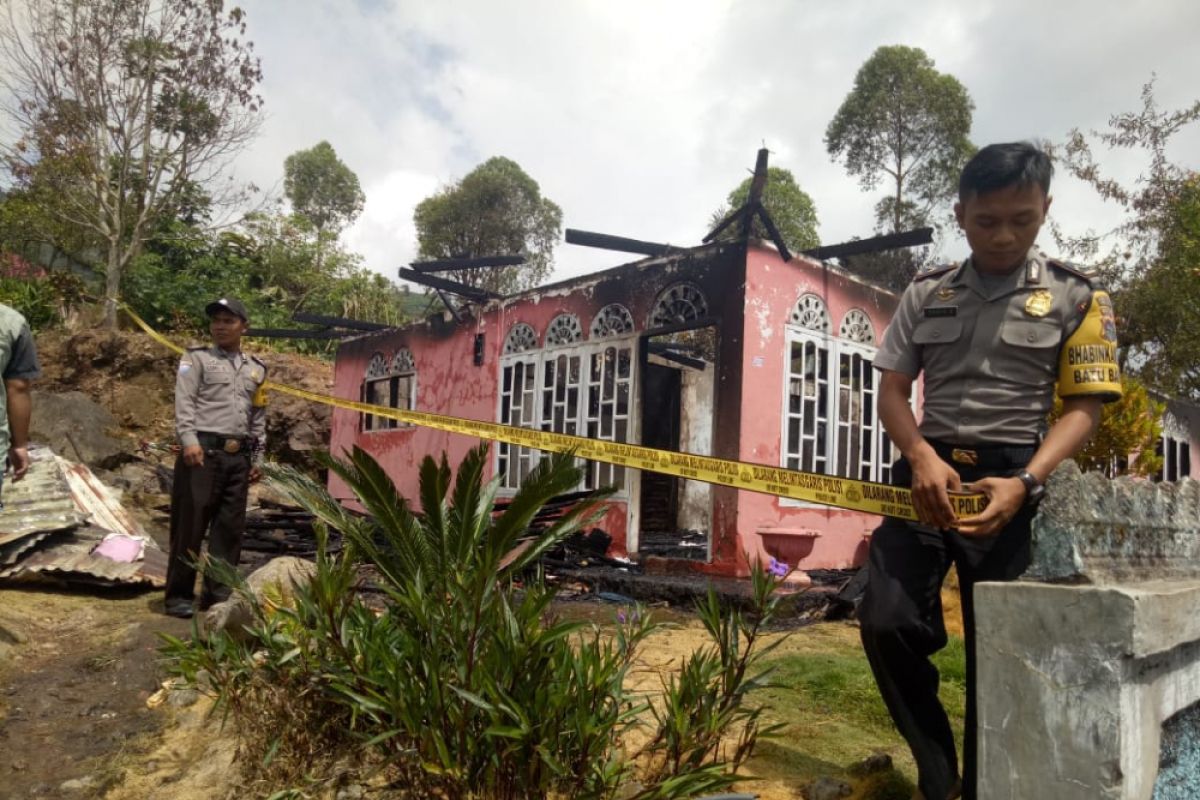 Dua rumah terbakar di Koto Laweh, kerugian capai Rp400 Juta