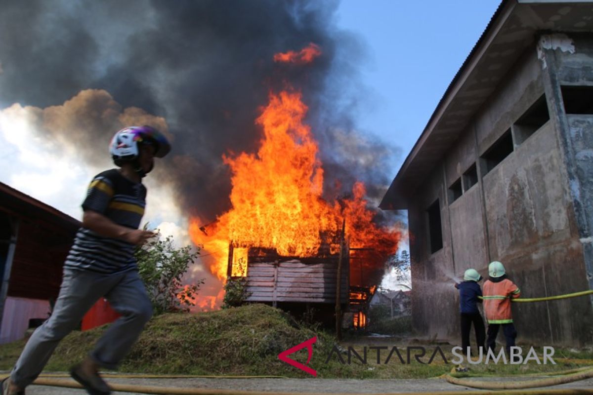Peralatan pemadam kebakaran perlu ditambah di Mentawai
