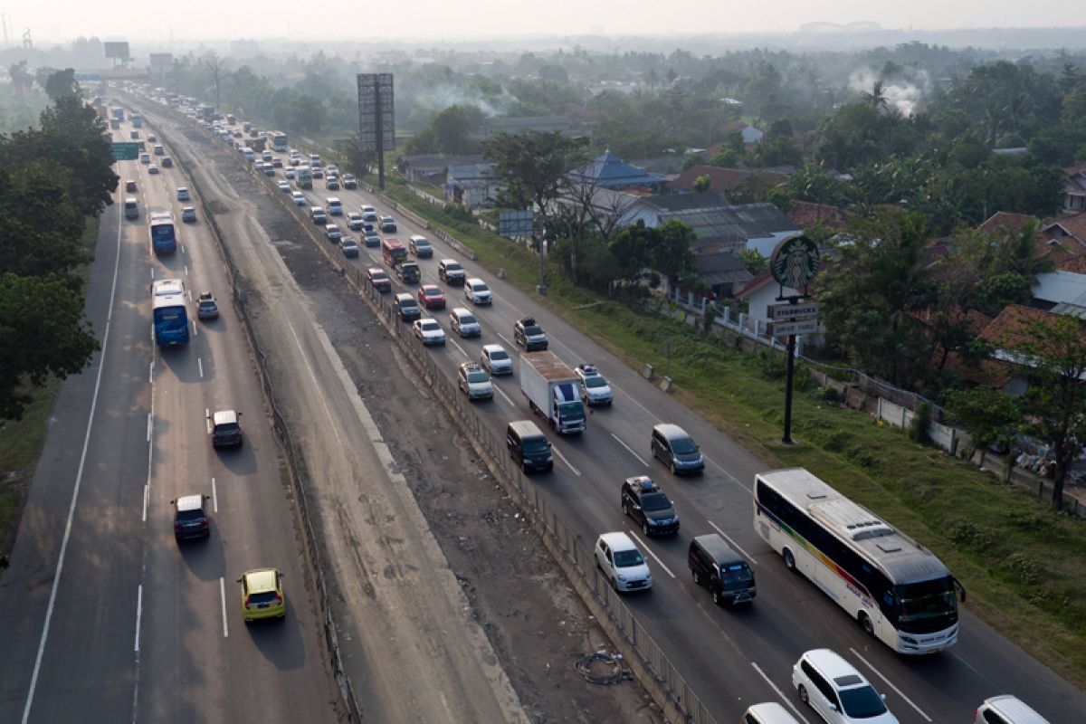 Tol Cikampek lancar, mobil bisa dipacu dalam kecepatan tinggi