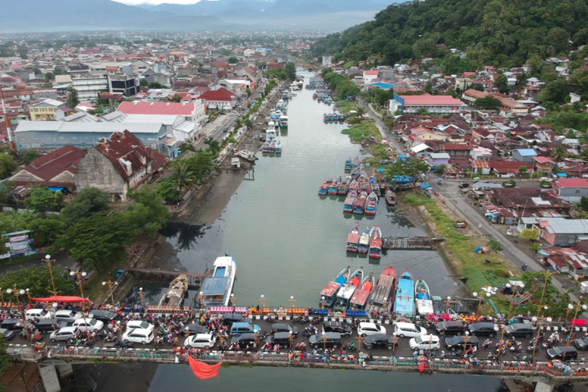 Lalu lintas sejumlah objek wisata di Padang padat