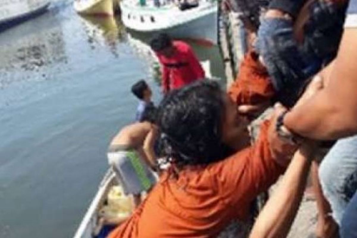 Kisah Satu Keluarga Mengapung 3 Jam di Tengah Laut dekat Meranti