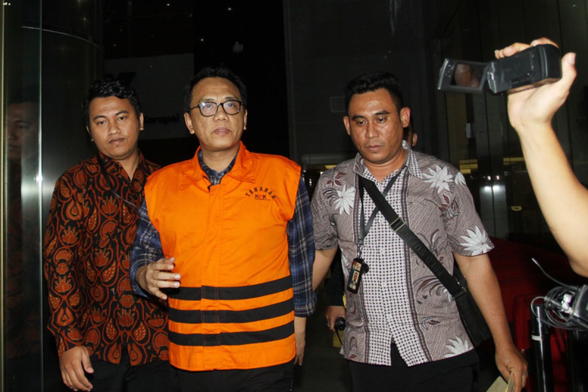 Lima tersangka suap DPRD Sumut segera disidang