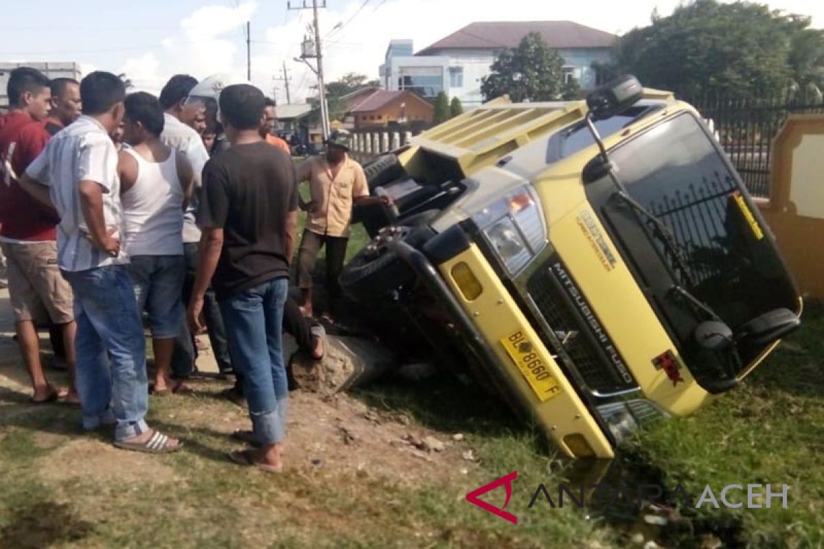 Pelajar kemudikan truk tabrak rumah warga Singkil