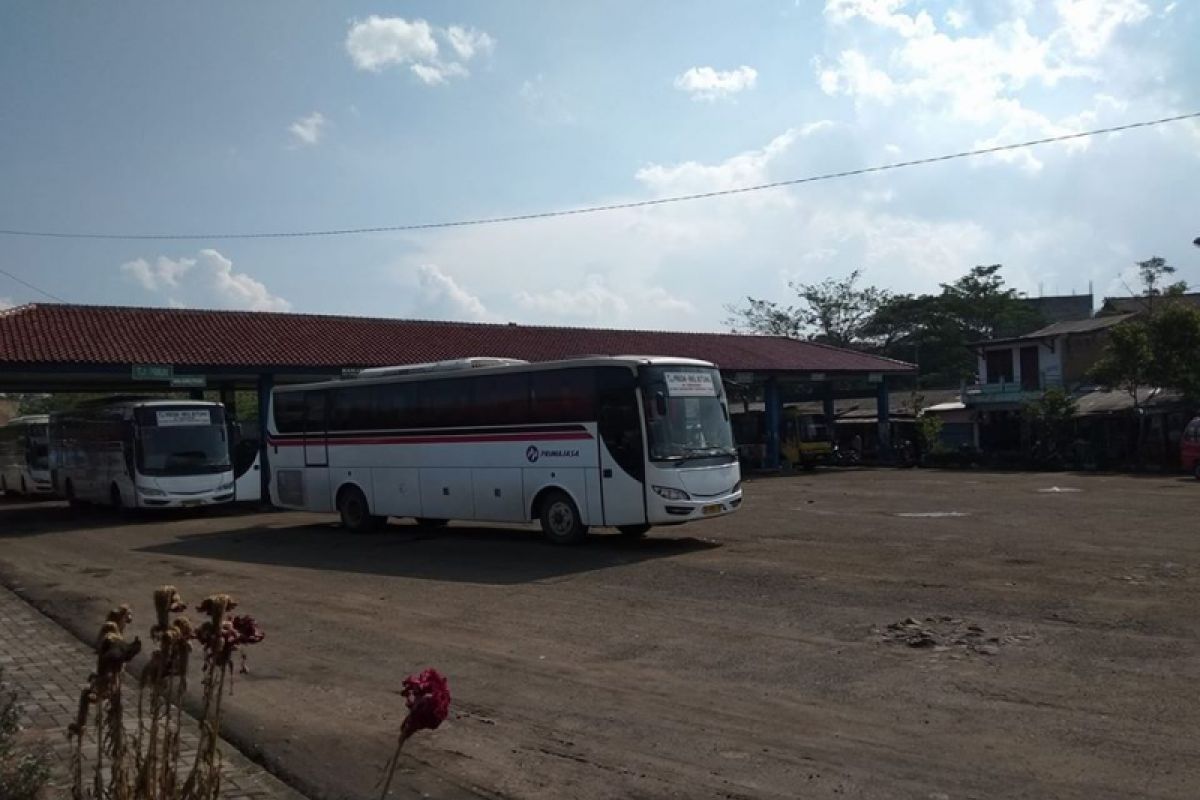 Arus mUdik - Terminal Bus Mandala Rangkasbitung H-1 Lengang