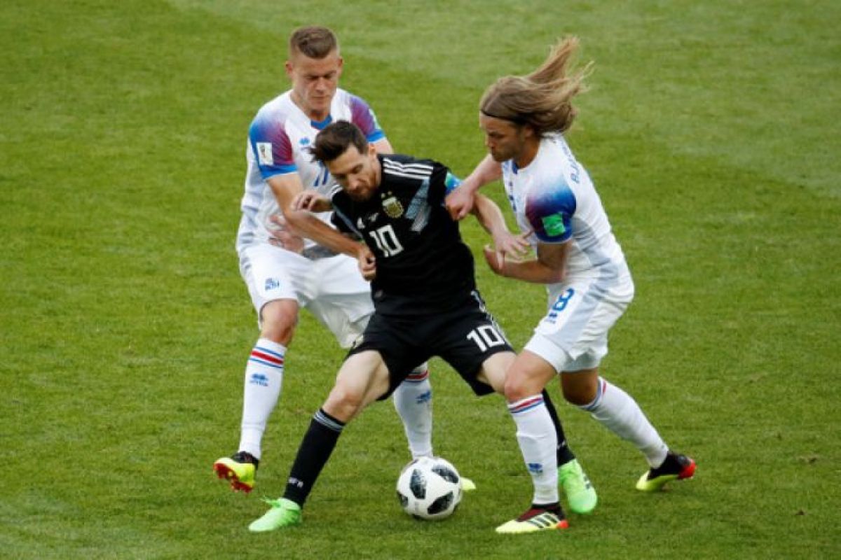 Messi gagal finalti, Argentina ditahan Islandia 1-1