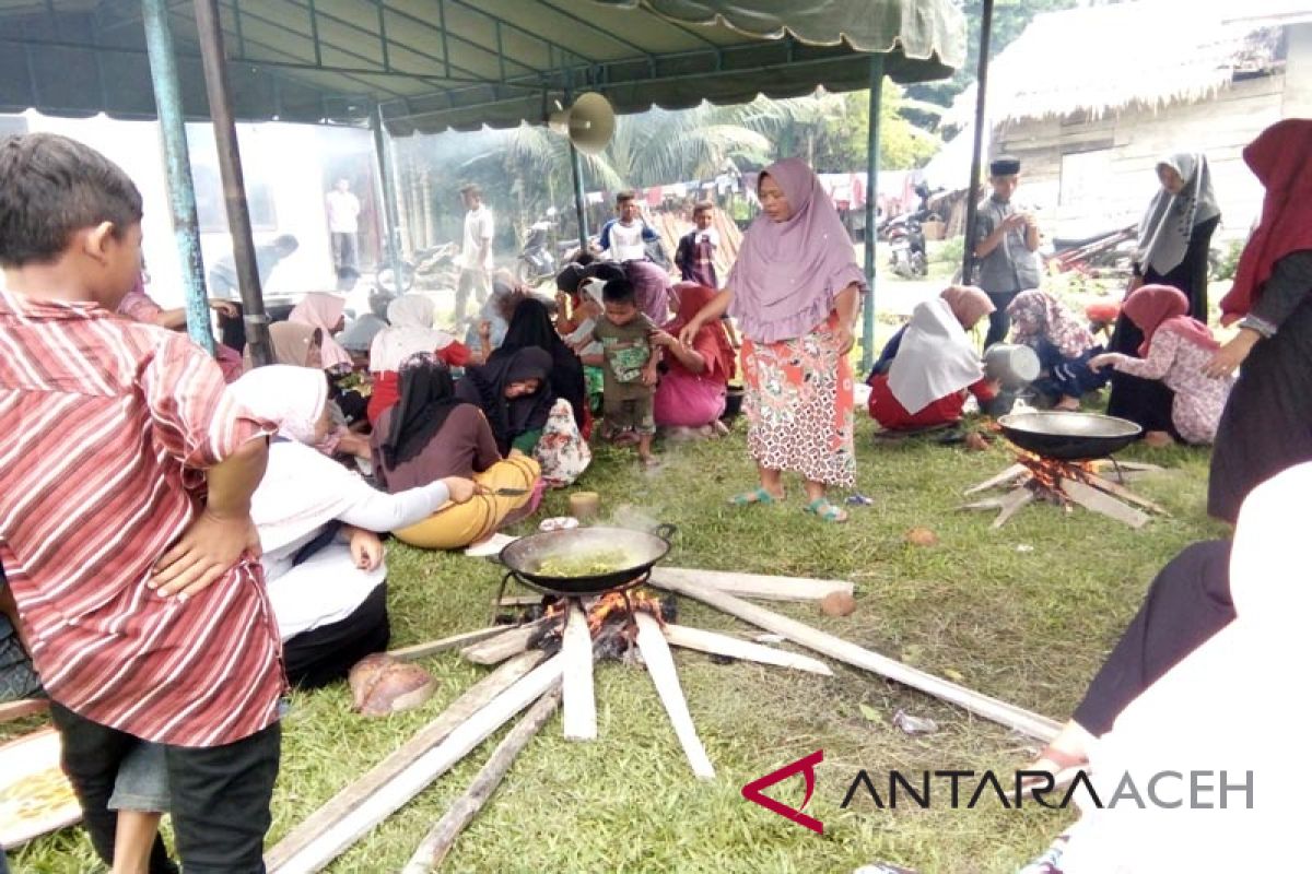 Masyarkat lomba masakan tradsional meriahkan lebaran