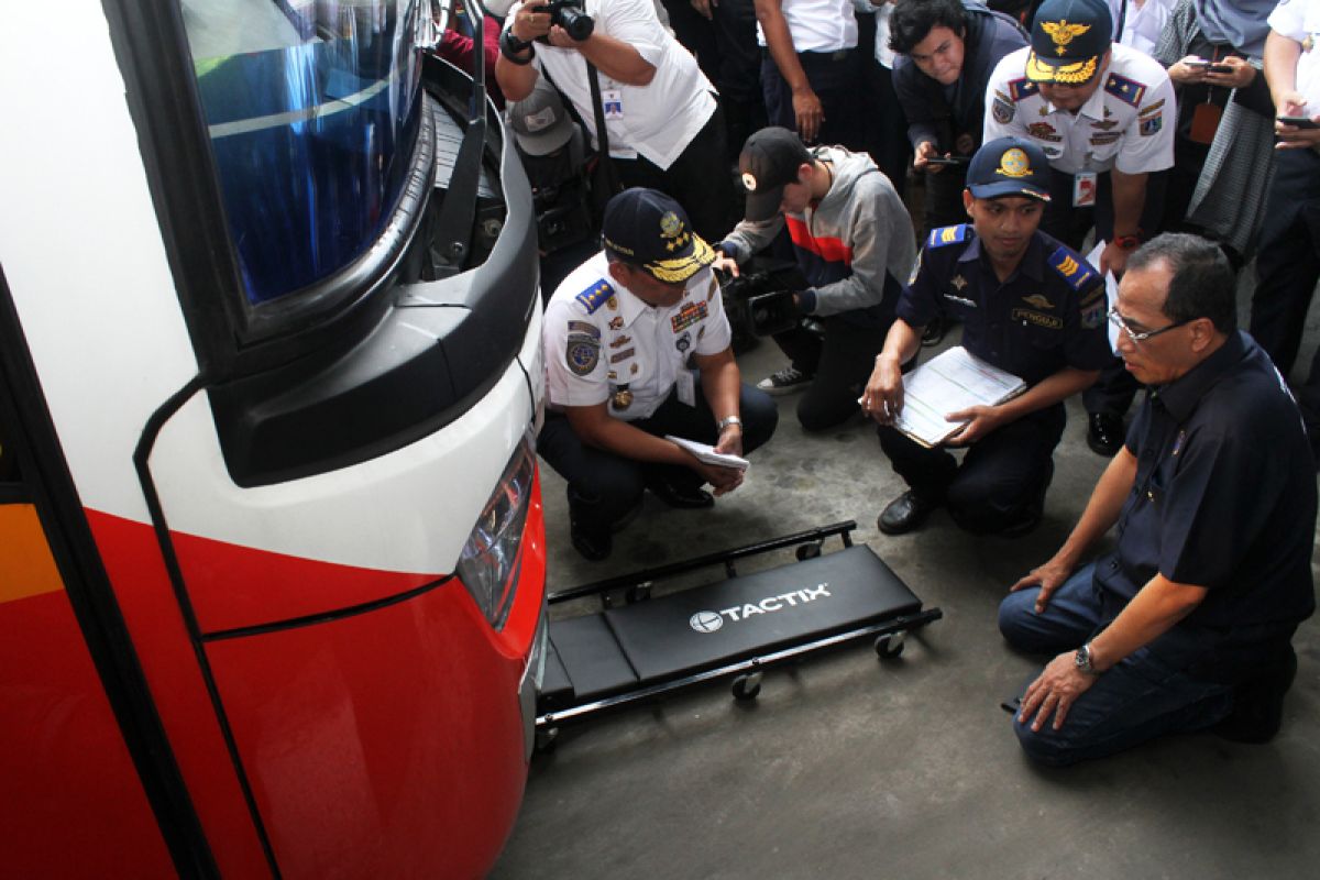 Dishub Karawang mulai uji kelaikan bus lebaran