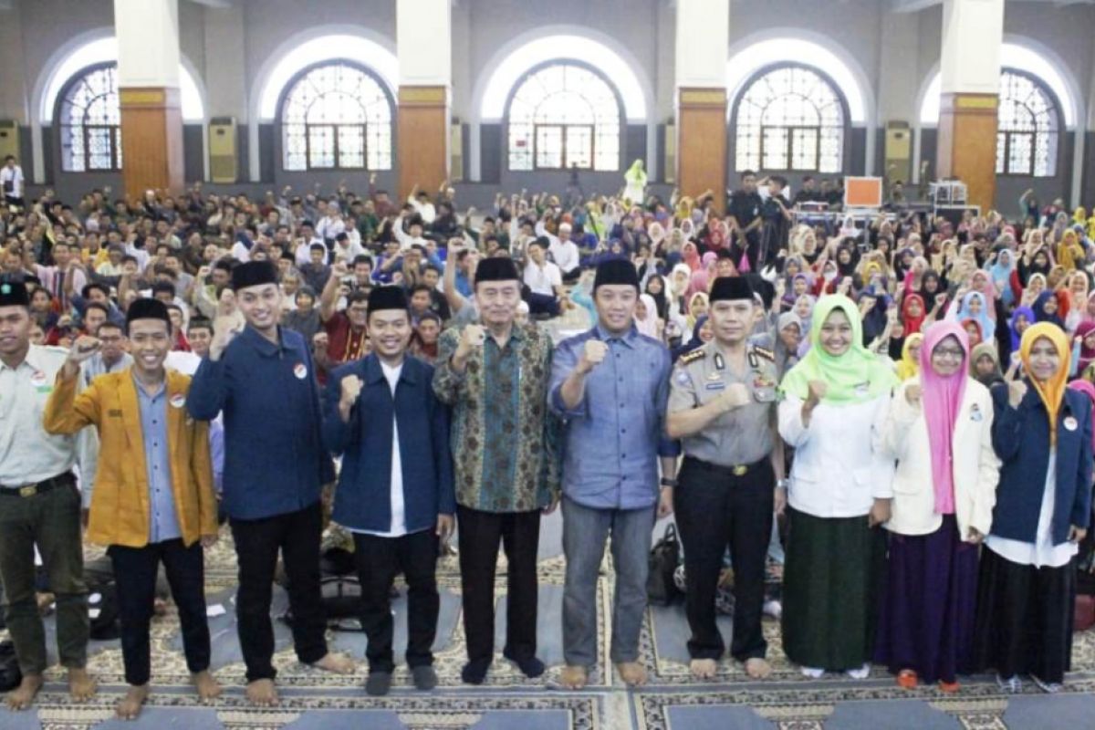 Imam Nahrawi Kukuhkan Laskar Pemuda Masjid Antiradikalisme