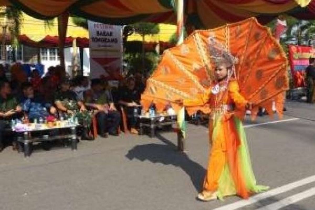 Meriahkan Iven Bakar Tongkang, Pelajar dan penggiat Wisata Ikuti Fashion Karnaval