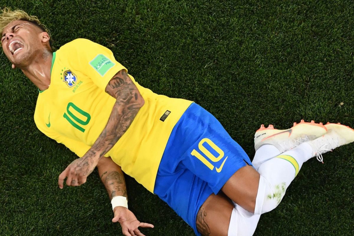 Neymar Tinggalkan Sesi Latihan Karena Cedera