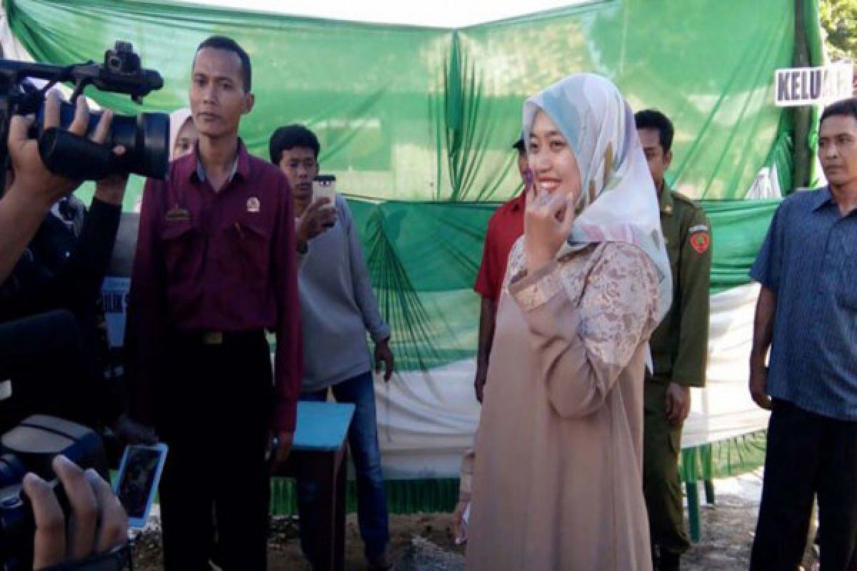 Nunik mencoblos di TPS 4 Lampung Timur