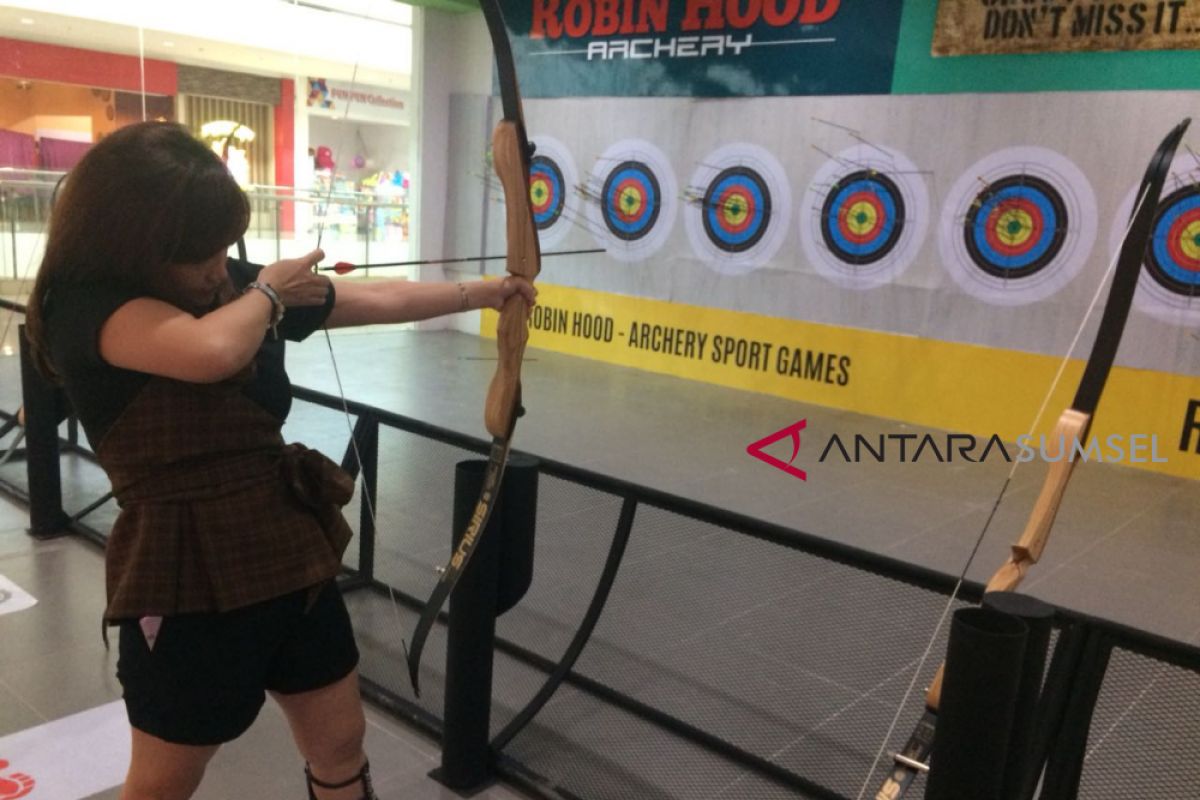 Uji kemampuan memanah di Robinhood Archery OPI Mall