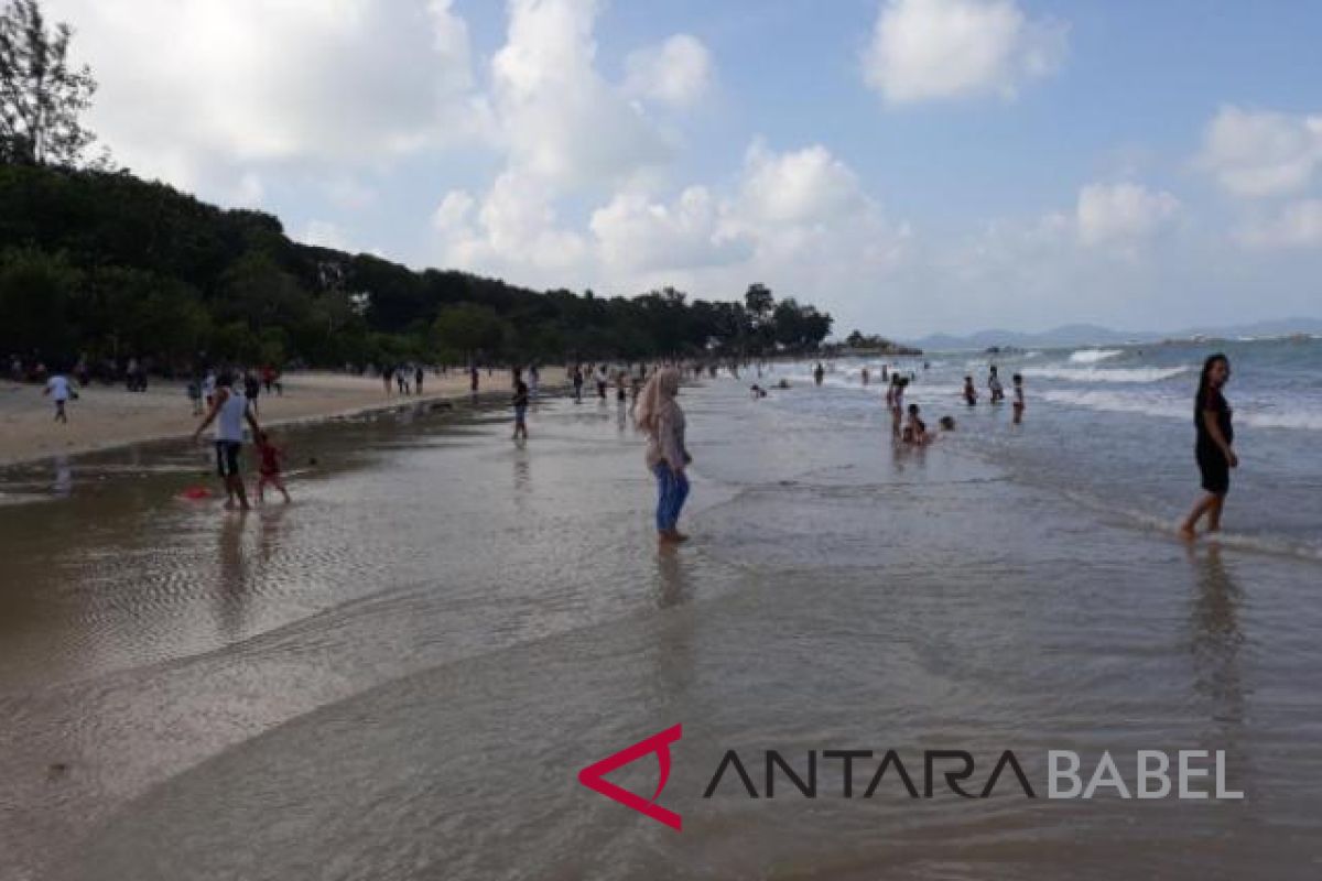 Ribuan warga padati Pantai Tanjung Krasak