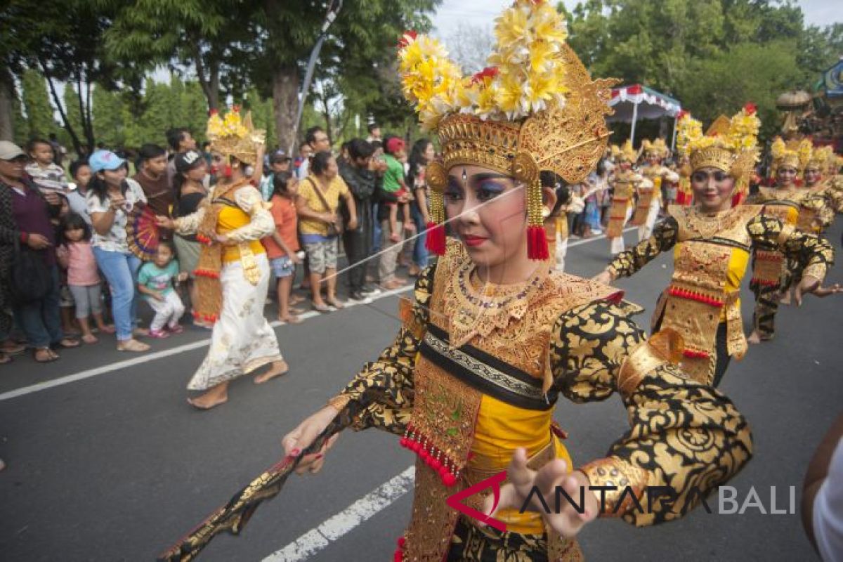 Presiden Jokowi puji pawai Pesta Kesenian Bali