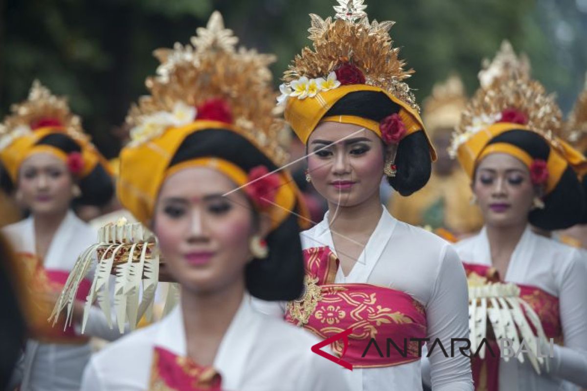 Ratusan seniman Denpasar meriahkan pawai PKB ke-40