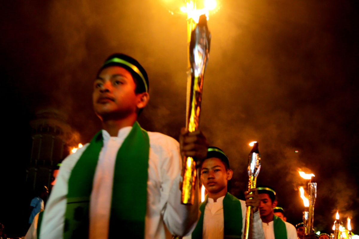 Umat muslim di Kuta pawai takbir keliling