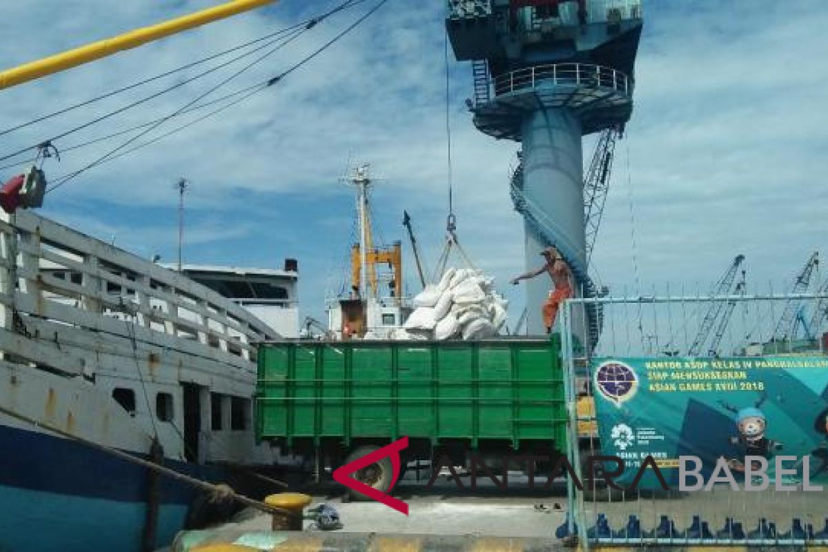 Pelabuhan barang Pangkalbalam kembali beroperasi
