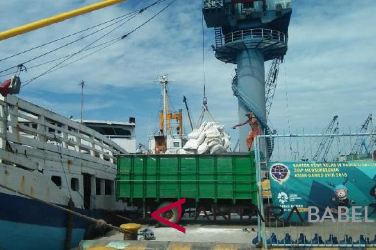 IPC keruk kolam pelabuhan Pangkalbalam