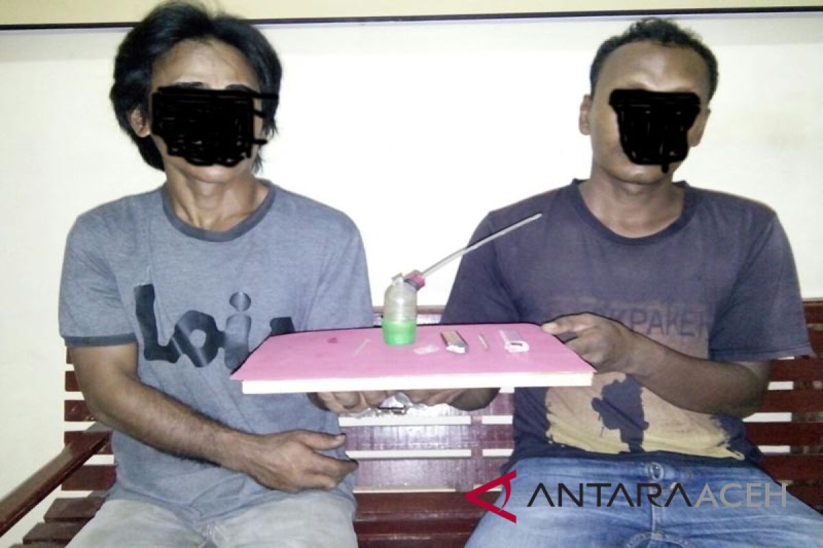 Pesta narkoba dua warga ditangkap