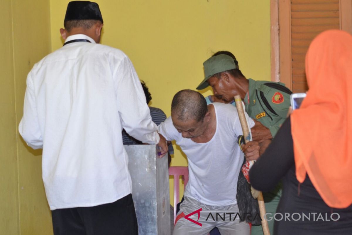 KPPS Pindahkan Kotak Suara Layani Pemilih Sakit