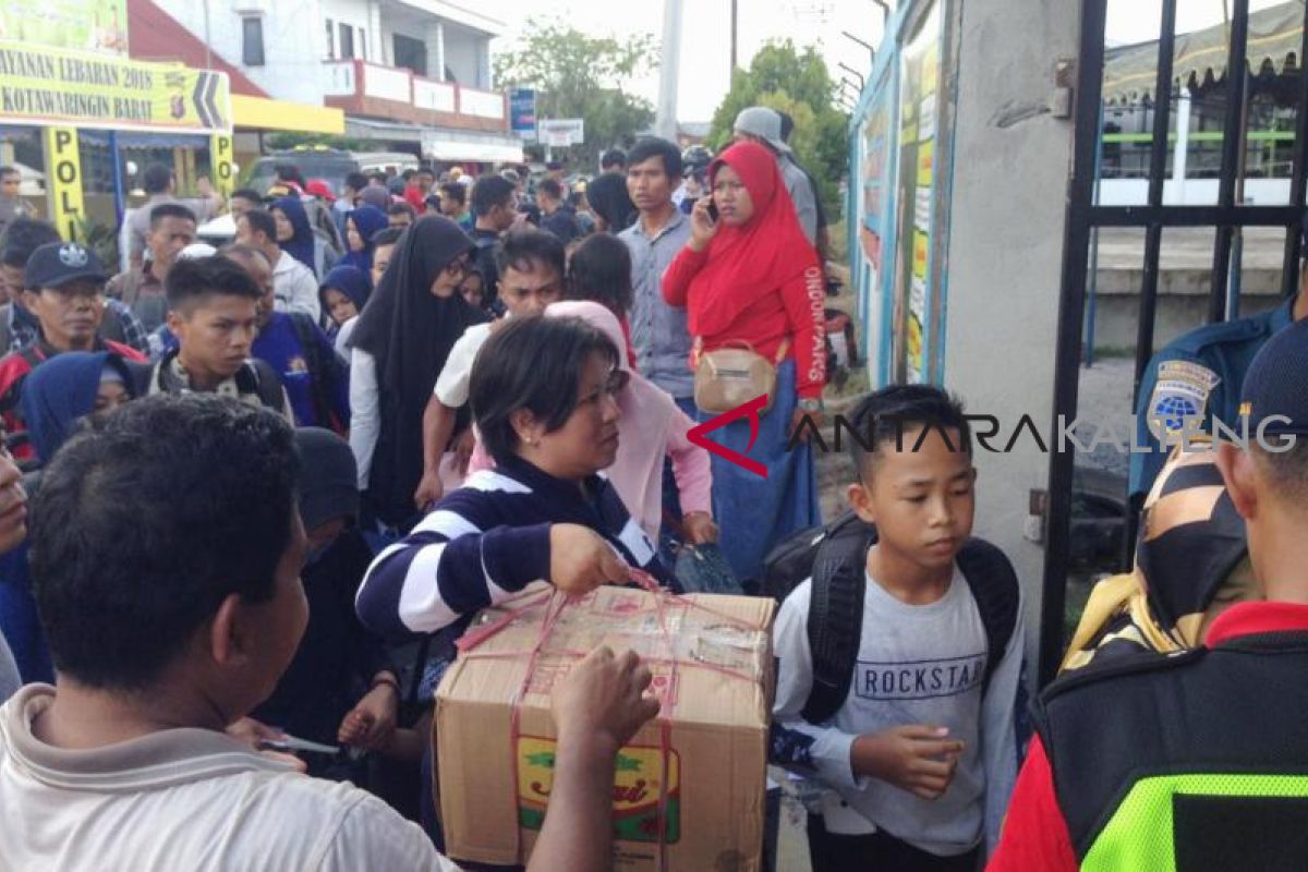 Pemudik di pelabuhan Kumai Kalteng masih ramai