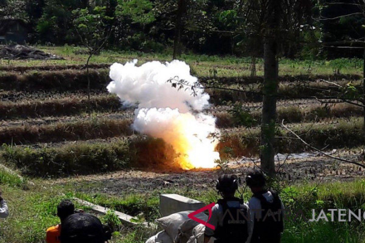 Polres Temanggung musnahkan ribuan petasan